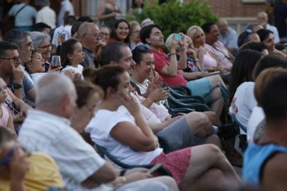 Los vecinos de la localidad disfrutaron con el festival de payasos