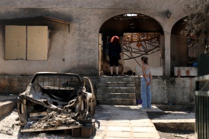 El fuego se declaró el domingo en la localidad de Varnava, a unos 40 kilómetros al norte de Atenas.