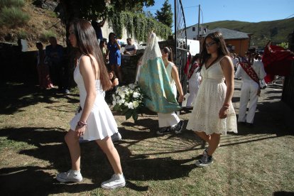 Las mejores imágenes de las danzas de Peranzanes y Chano en la Romería de Trascastro