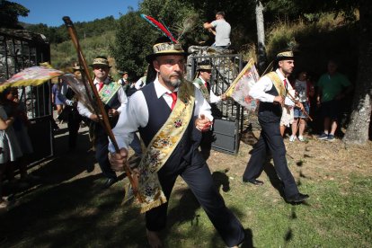 Las mejores imágenes de las danzas de Peranzanes y Chano en la Romería de Trascastro