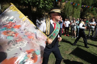 Las mejores imágenes de las danzas de Peranzanes y Chano en la Romería de Trascastro