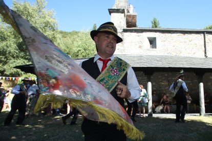 Las mejores imágenes de las danzas de Peranzanes y Chano en la Romería de Trascastro