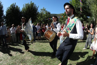 Las mejores imágenes de las danzas de Peranzanes y Chano en la Romería de Trascastro