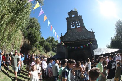 Las mejores imágenes de las danzas de Peranzanes y Chano en la Romería de Trascastro