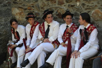 Las mejores imágenes de las danzas de Peranzanes y Chano en la Romería de Trascastro