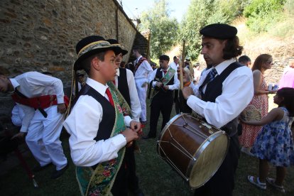 Las mejores imágenes de las danzas de Peranzanes y Chano en la Romería de Trascastro