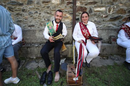 Las mejores imágenes de las danzas de Peranzanes y Chano en la Romería de Trascastro