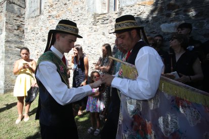 Las mejores imágenes de las danzas de Peranzanes y Chano en la Romería de Trascastro