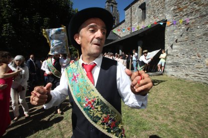 Las mejores imágenes de las danzas de Peranzanes y Chano en la Romería de Trascastro