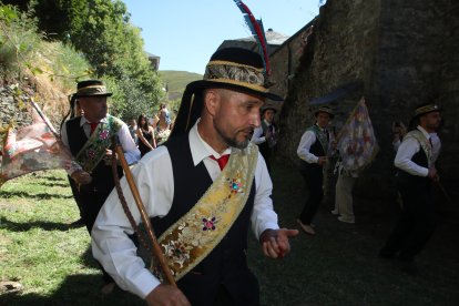 Las mejores imágenes de las danzas de Peranzanes y Chano en la Romería de Trascastro