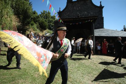 Las mejores imágenes de las danzas de Peranzanes y Chano en la Romería de Trascastro