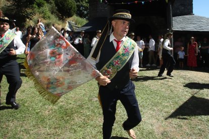 Las mejores imágenes de las danzas de Peranzanes y Chano en la Romería de Trascastro