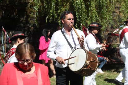 Las mejores imágenes de las danzas de Peranzanes y Chano en la Romería de Trascastro