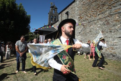 Las mejores imágenes de las danzas de Peranzanes y Chano en la Romería de Trascastro