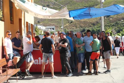 Las mejores imágenes de las danzas de Peranzanes y Chano en la Romería de Trascastro