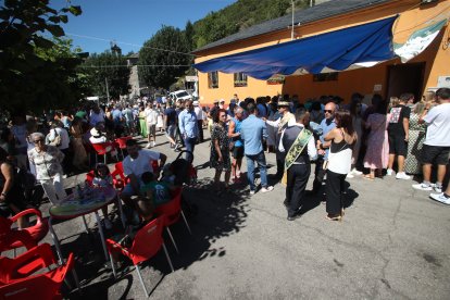 Las mejores imágenes de las danzas de Peranzanes y Chano en la Romería de Trascastro