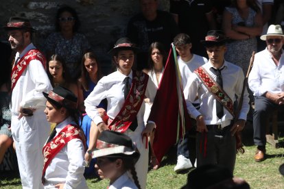 Las mejores imágenes de las danzas de Peranzanes y Chano en la Romería de Trascastro