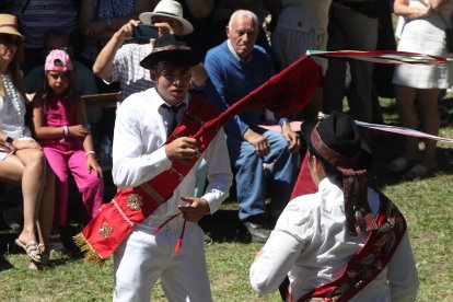 Las mejores imágenes de las danzas de Peranzanes y Chano en la Romería de Trascastro