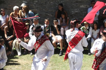 Las mejores imágenes de las danzas de Peranzanes y Chano en la Romería de Trascastro