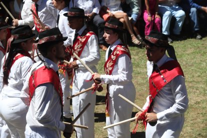 Las mejores imágenes de las danzas de Peranzanes y Chano en la Romería de Trascastro