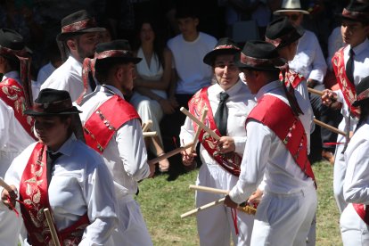 Las mejores imágenes de las danzas de Peranzanes y Chano en la Romería de Trascastro