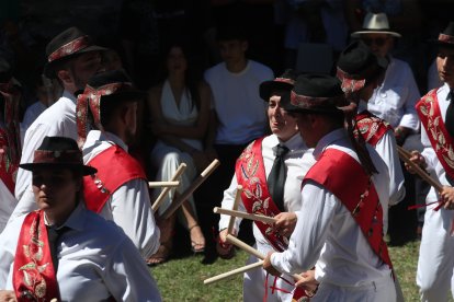 Las mejores imágenes de las danzas de Peranzanes y Chano en la Romería de Trascastro