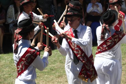 Las mejores imágenes de las danzas de Peranzanes y Chano en la Romería de Trascastro