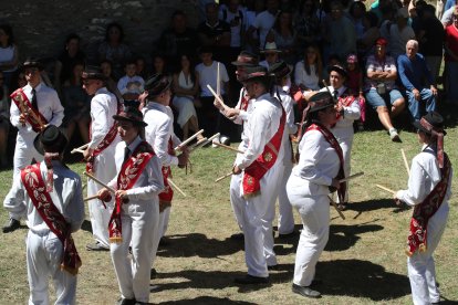 Las mejores imágenes de las danzas de Peranzanes y Chano en la Romería de Trascastro