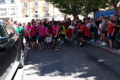 Un momento del evento, uno de los actos que más público congrega y más expectación causa en la fiestas de Boñar.