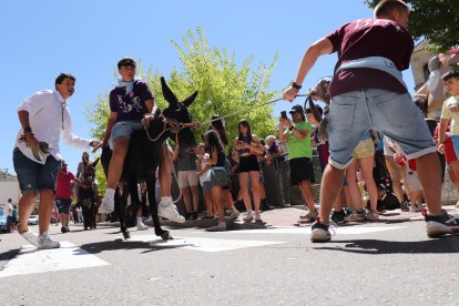 Un momento del evento, uno de los actos que más público congrega y más expectación causa en la fiestas de Boñar.