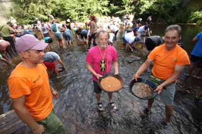 La Fundación Cultura minera de Torre del Bierzo organiza un bateo de oro en el río Tremor a su paso por Torre del Bierzo.