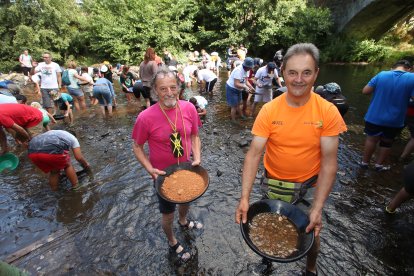 La Fundación Cultura minera de Torre del Bierzo organiza un bateo de oro en el río Tremor a su paso por Torre del Bierzo.