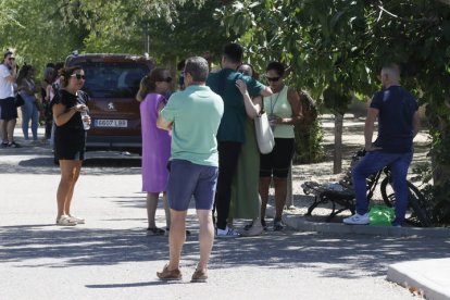 Todo ocurría en Toledo. Iniciado el fin de semana, una joven de 17 años era asesinada a tiros en Otero y este domingo un niño de 11 años fue apulado por un adulto mientras jubaba al fútbol.