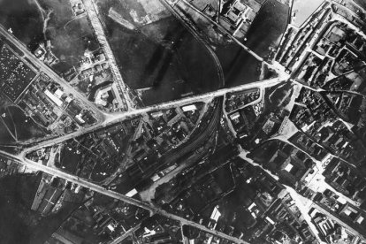 VISTA AEREA DE LA ESTACION DE FEVE DE LEON EN MARZO DE 1934