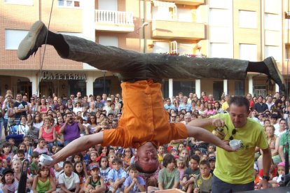 El circo vuelve a las calles de La Bañeza.