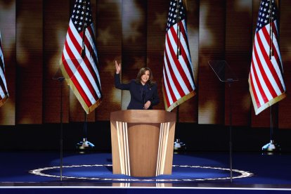 La candidata presidencial demócrata Kamala Harris pronunció su discurso este jueves en la última noche de la Convención Nacional Demócrata (DNC) en el United Center en Chicago, Illinois, EE.UU.EFE/EPA/MICHAEL REYNOLDS