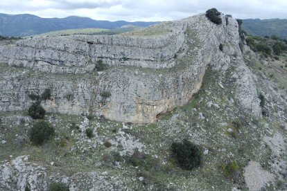 Vista frontal de la Pena del Castro