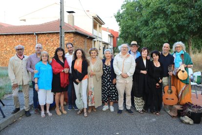 Grupo que intervino en el acto celebrado este sábado.