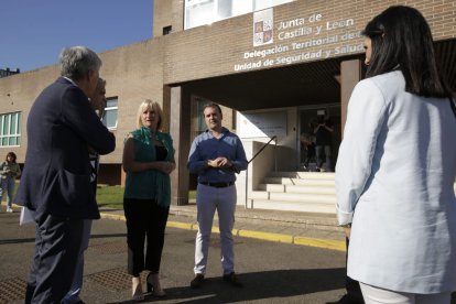 Eduardo Diego, delegado de la Junta en León, José Manuel, delegado provincial de Trabajo, Ricardo Gavilanes, procurador por el PP en la Junta de Castilla y León y Leticia García, consejera de Industria, Comercio y Empleo.