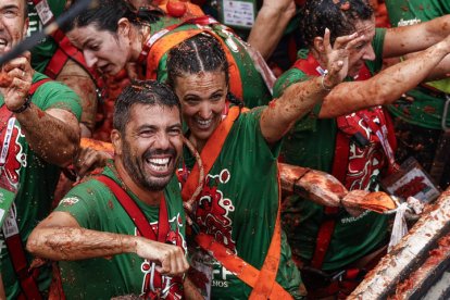 GRAFCVA2461. BUÑOL (VALENCIA), 28/08/2024.- La localidad valenciana de Buñol celebra su mundialmente conocida Tomatina, una tradicional 