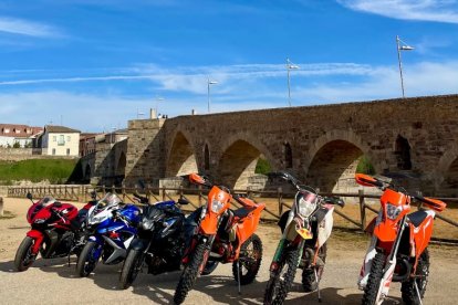 Este sábado los motores rugirán en la localidad de la
Ribera con un apretado programa de espectáculos,
comidas y rutas