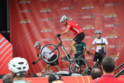 Decimocuarta etapa de la vuelta ciclista con un recorrido de media montaña entre Villafranca del Bierzo y Villablino.