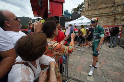 Decimocuarta etapa de la vuelta ciclista con un recorrido de media montaña entre Villafranca del Bierzo y Villablino.