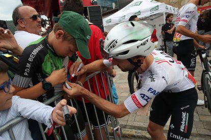 Decimocuarta etapa de la vuelta ciclista con un recorrido de media montaña entre Villafranca del Bierzo y Villablino.