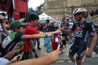 Decimocuarta etapa de la vuelta ciclista con un recorrido de media montaña entre Villafranca del Bierzo y Villablino.