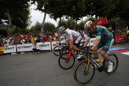 Decimocuarta etapa de la vuelta ciclista con un recorrido de media montaña entre Villafranca del Bierzo y Villablino.