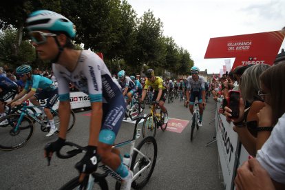 Decimocuarta etapa de la vuelta ciclista con un recorrido de media montaña entre Villafranca del Bierzo y Villablino.