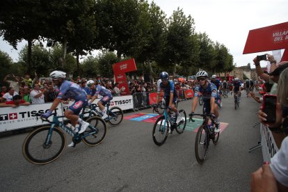 Decimocuarta etapa de la vuelta ciclista con un recorrido de media montaña entre Villafranca del Bierzo y Villablino.