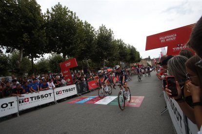 Decimocuarta etapa de la vuelta ciclista con un recorrido de media montaña entre Villafranca del Bierzo y Villablino.