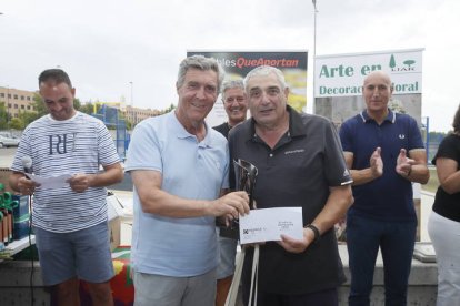 Entrega de premios del torneo benéfico de golf de Aspace León